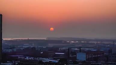 8K实拍城市日出延时摄影太阳升起视频的预览图